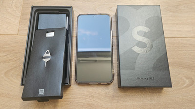 Samsung Galaxy S22 - 128GB - Phantom Black ohne Simlock, Dual-SIM, 2 Jahre alt