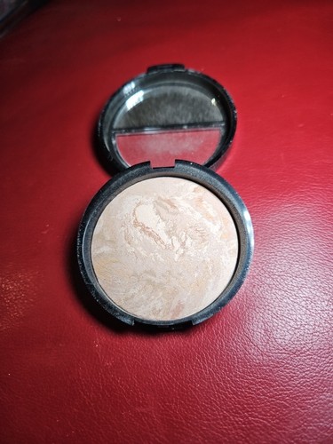 LAURA GELLER Baked Balance-n-Brighten LIGHT Color Correcting Foundation 0.32oz - Picture 2 of 3