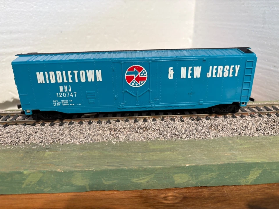 HO Scale 50’ Bachmann Middletown & New Jersey Plug Door Boxcar (25-016) - Image 2 of 4