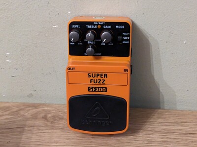 Behringer SF300 Super Fuzz Gitarreneffekt Fußpedal 3 Modi peach orange