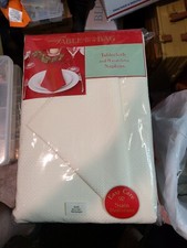 Kohl's Tablecloth with 8 napkins