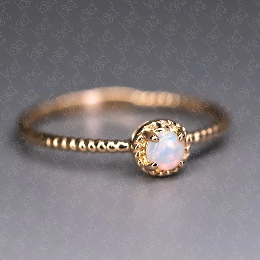 Anillo de boda australiano redondo de ópalo macizo con banda retorcida en oro amarillo de 14 K Foto 4 de 4