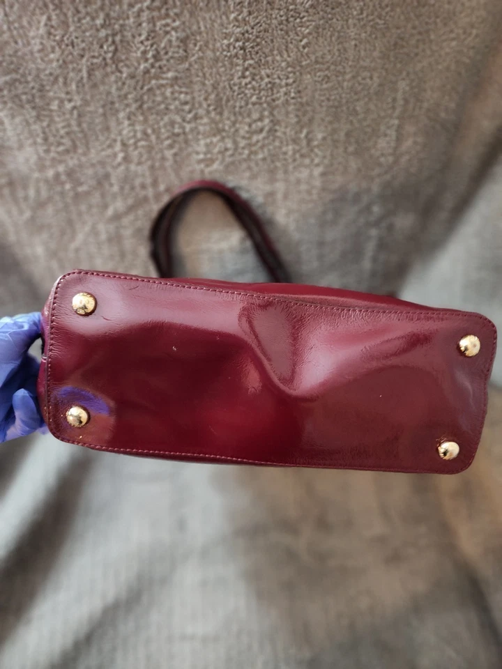 Hermoso bolso de hombro Michael Kors charol cadena dorada borgoña Foto 3 de 4