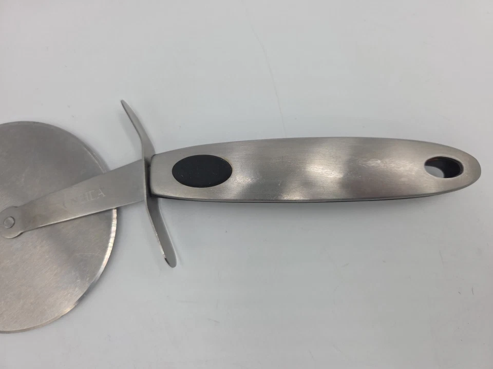 "Rueda cortadora de pizza Oneida 3,5"" rebanadora de acero inoxidable mango ergonómico usado en excelente estado" Foto 4 de 4