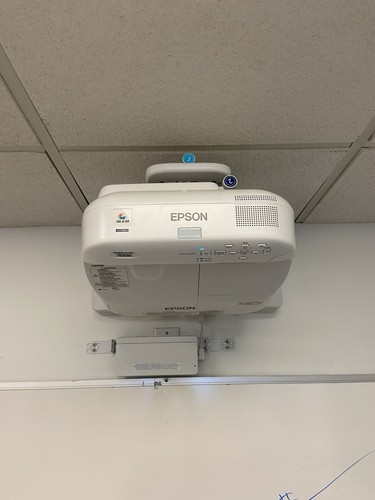 Epson BrightLink Pro 1430Wi Interactive Projector w/ Mount, pens and wall remote - 第 4/11 張圖片