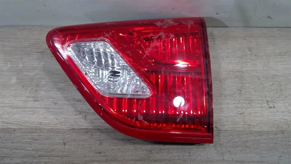 Luz trasera interior derecha Nissan Pathfinder 2019-2021 luz halógena OEM Foto 2 de 4