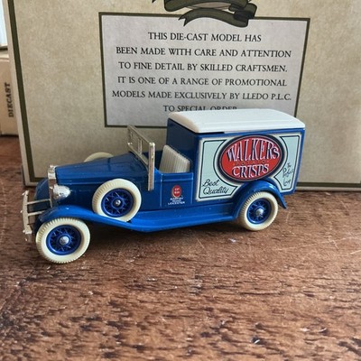 Lledo Walkers Kartoffelchips Packard Open Top Van 