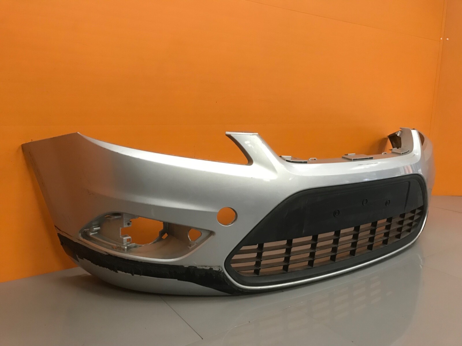 +Ford focus 2008-12 genuine front bumper each - Image 3