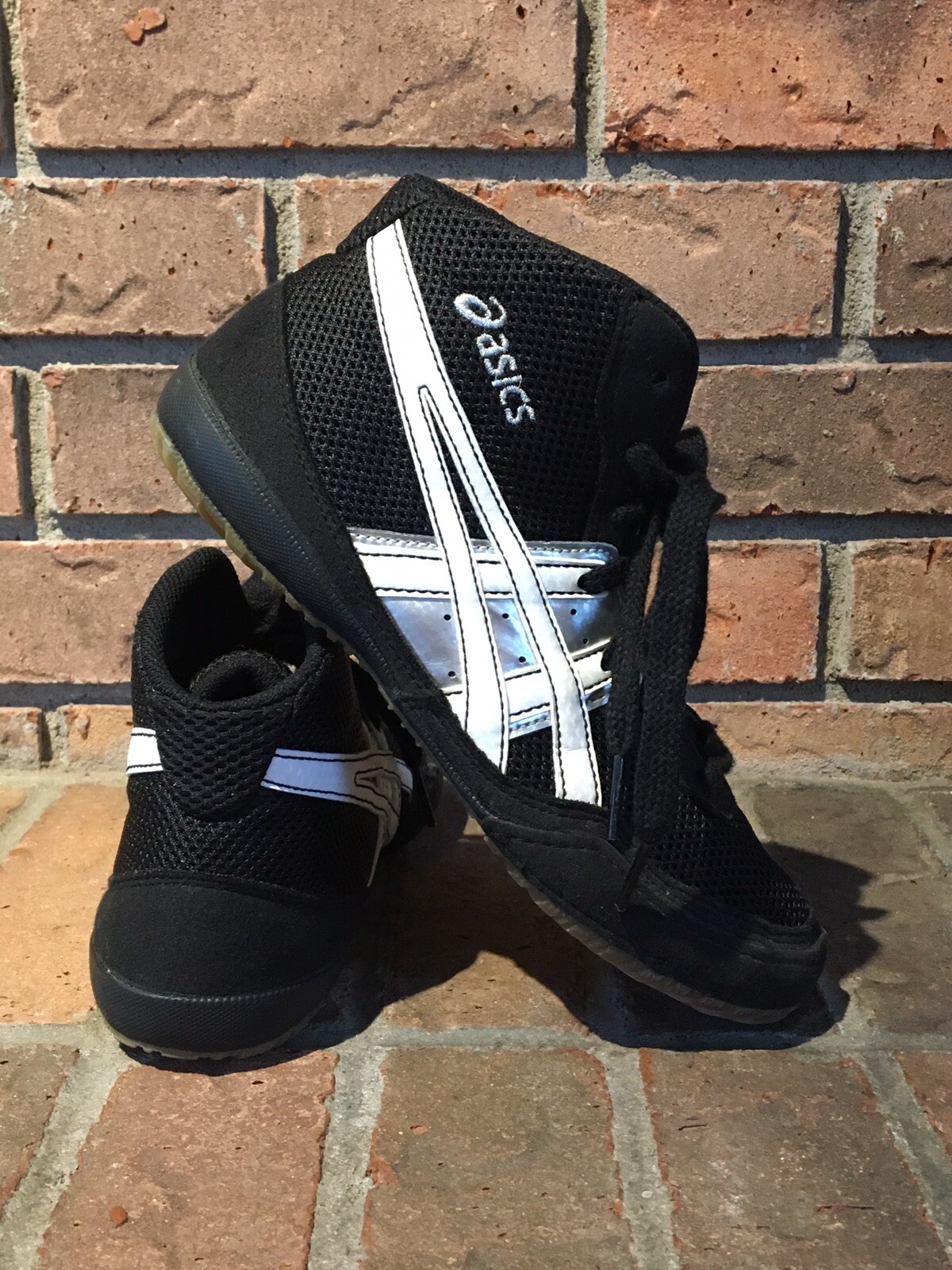 boys size 4 wrestling shoes