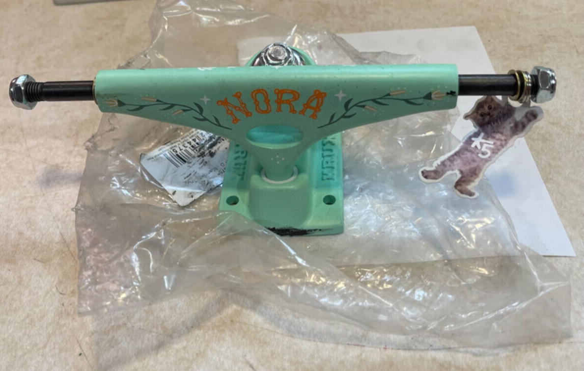 Truck Skateboard Krux K5 Standard 8.0 - Nora By Lori D - Vert Menthe - Paire