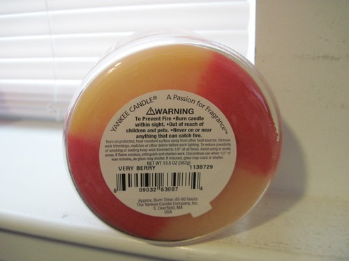 YANKEE CANDLE VERY BERRY SWIRL SWEET STRAWBERRY AND BUTTERCREAM CANDLE RARE - Picture 2 of 5