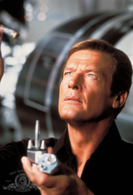 JAMES BOND 007 MOONRAKER STRENG GEHEIM: 1 Foto (ca.13x18cm)   ROGER MOORE -5-