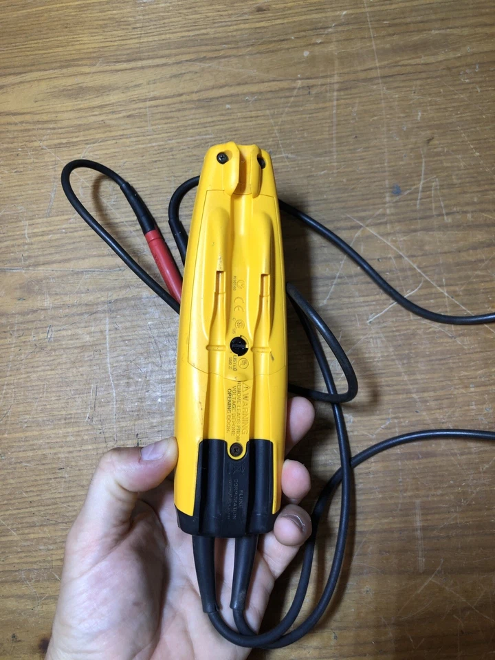 A Fluke T+ Electrical Tester MULTIMETRO DIGITALE Oscilloscopio Spettro Foto 4 de 4