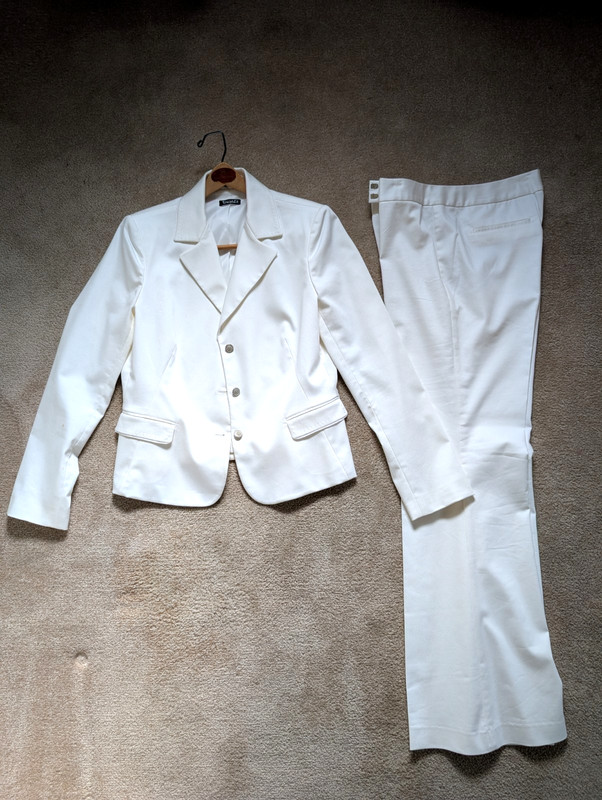 Tahari 2/pc. Women's White Pantsuit