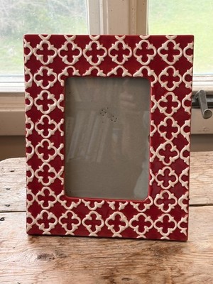 Red and White Morrocan Style Ceramic Frame - Holds 5'' by 7''