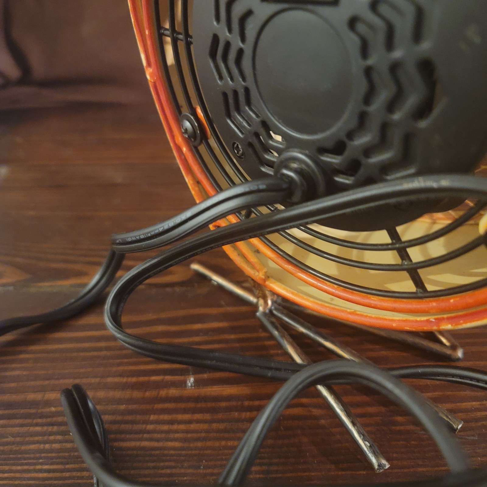 Deco Breeze Chicken Electric Fan Metal Rooster  Farmhouse Decor Unique DBF2410