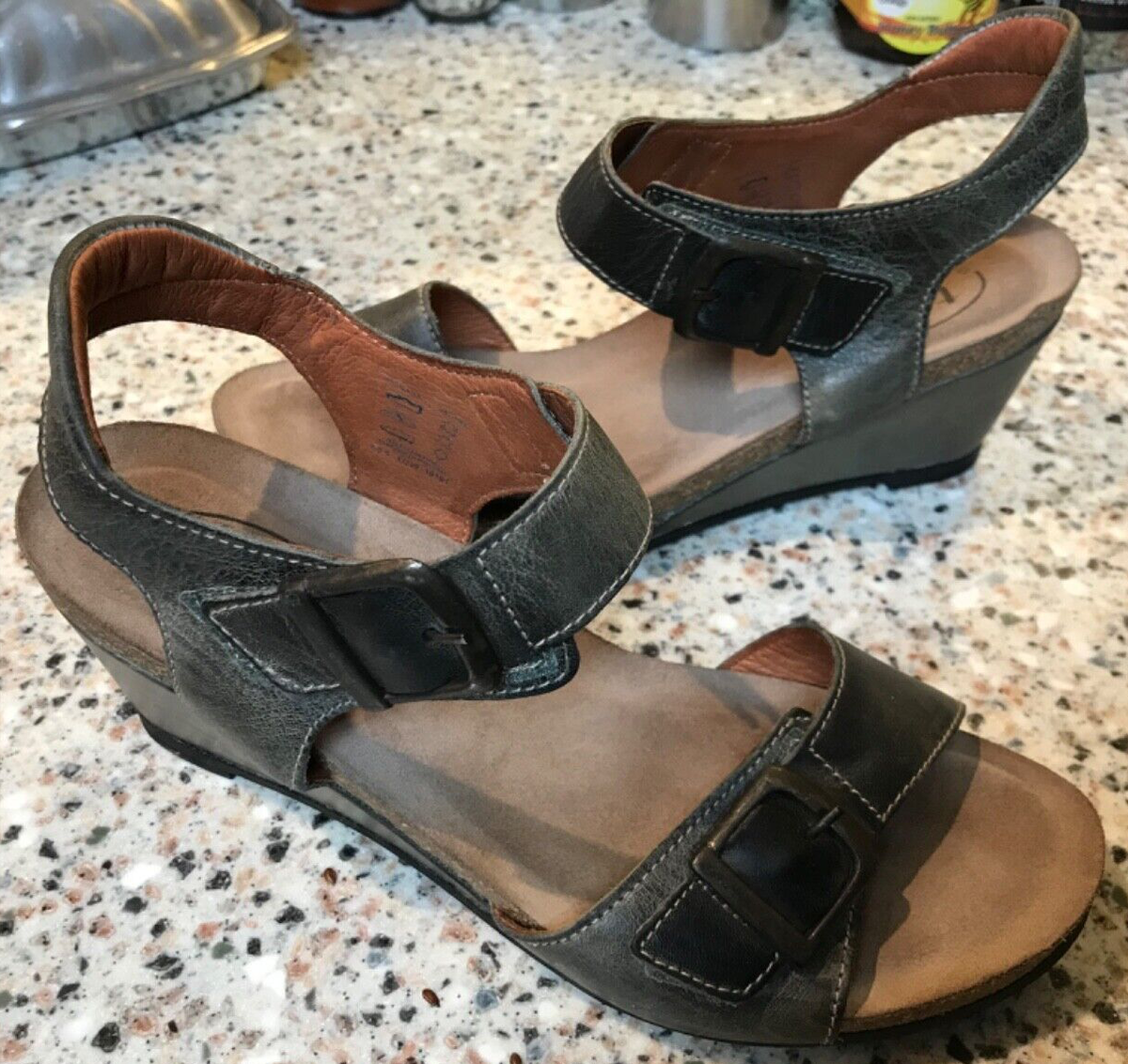 TAOS WOMENS SANDALS SIZE M ANKLE STRAP PORTUGAL BUCKLE UP