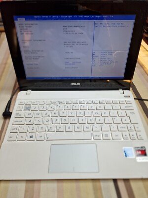 ASUS X102B, AMD A4-1200 1,0GHz, 4GB RAM, weiß ungetestet für Teile Beschreibung lesen
