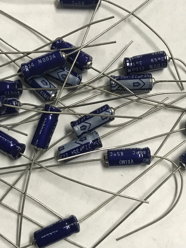 10 Condensatori Nichicon TVX1V220MAA Elettrolitici 22uF 35V 20% Radiale - Made In Japan - 3