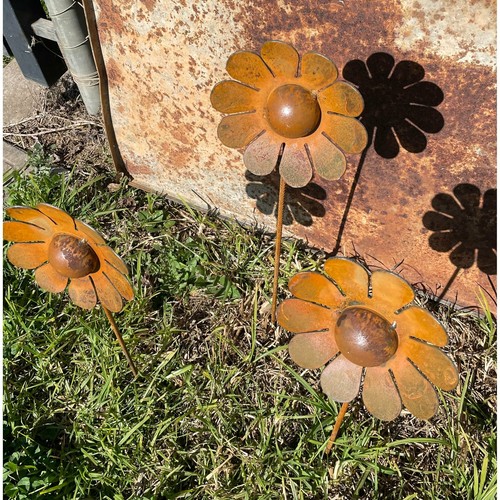 Flower Garden Spike small Daisy Metal Art & Garden Sculpture Australian Made - Picture 2 of 3