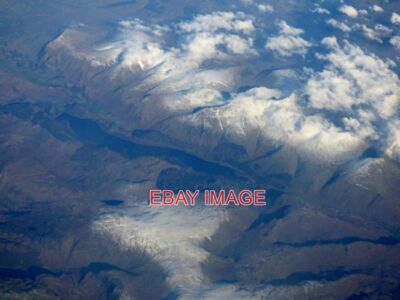 PHOTO  THIRLMERE FROM THE AIR WYTHBURN FELLS ARE IN THE FOREGROUND HELVELLYN IS