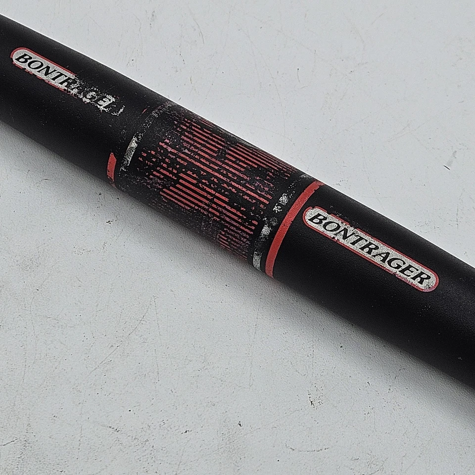 Guidão Bontrager Race Lite plano MTB, braçadeira 25,4 mm, 600 mm, preto leve - Imagem 4 de 4