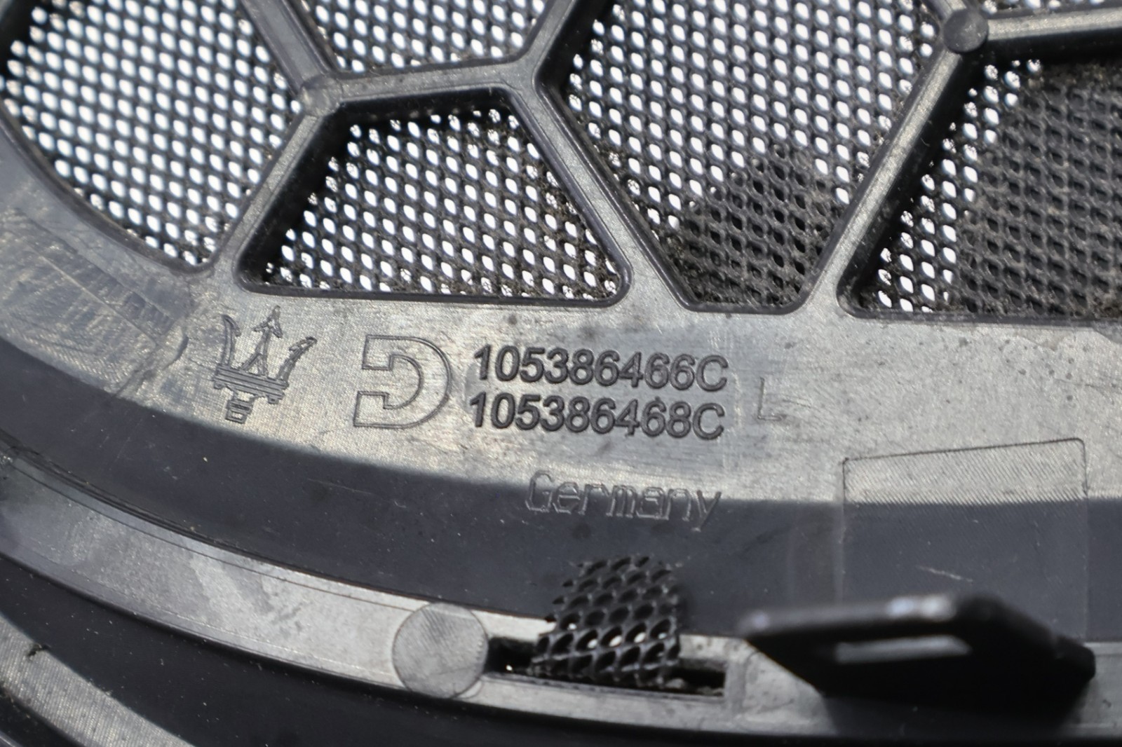 2014 - 2020 MASERATI GHIBLI FRONT LEFT DRIVER SIDE DOOR SPEAKER GRILLE COVER OEM