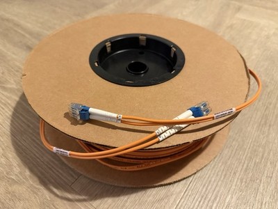 Hitachi LC/LC 50/125 Multimode Glasfaserkabel 100 m Plenum bewertet OM2