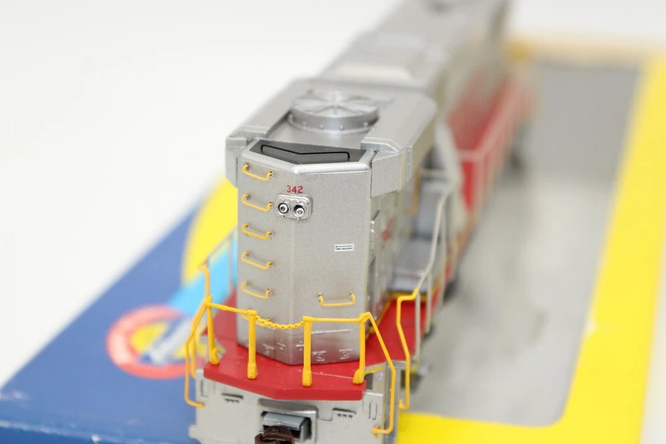 Athearn HO Scale BNSF Warbonnet EMD GP60B Diesel Locomotive #342 DCC Ready - Image 4 of 4