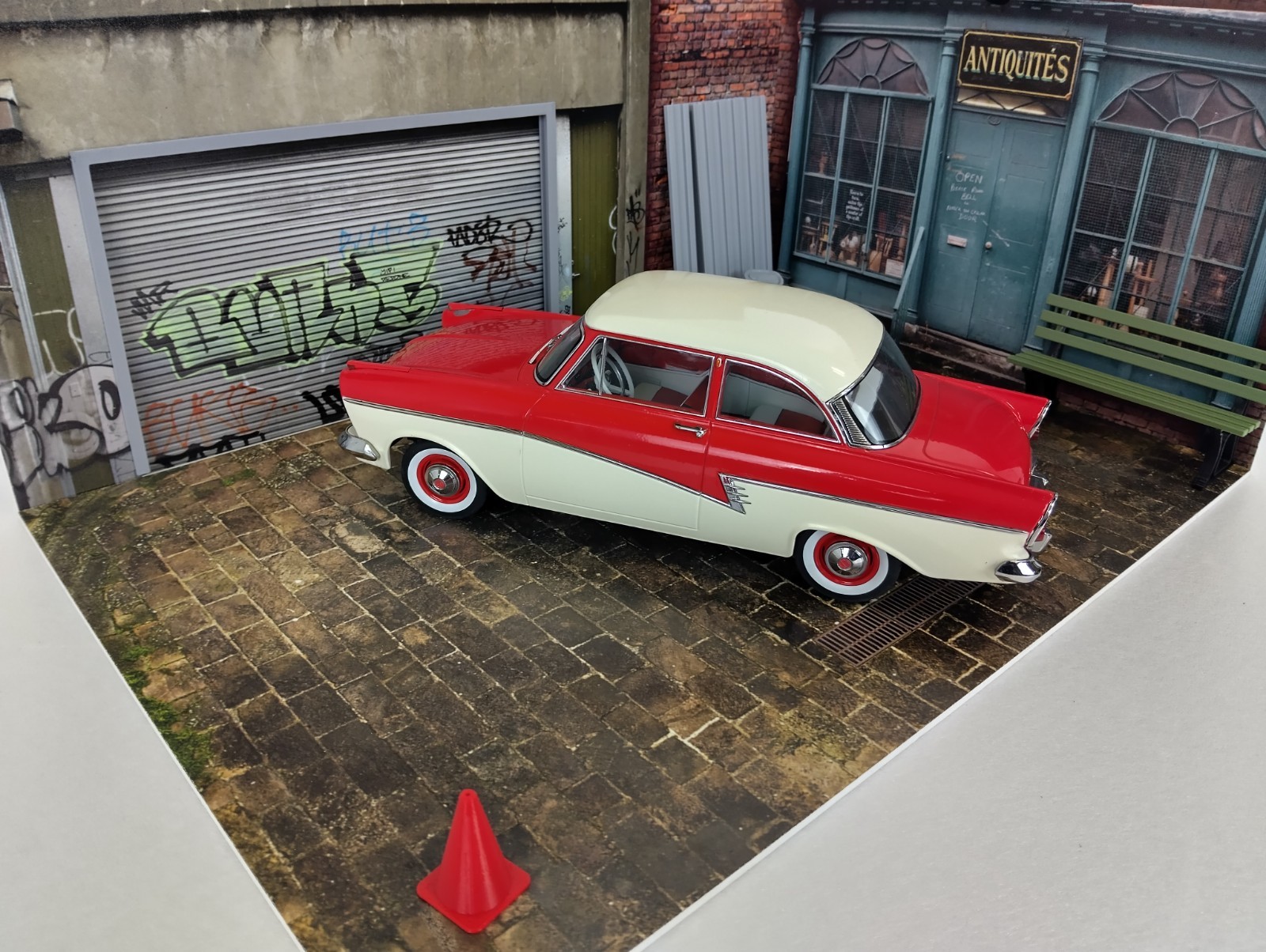 Antique Store & Garage 1:18 Scale Diorama Kit Model Car Display Scene 1/18