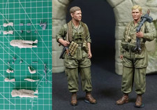 1/35 Resin Model Figure WWII US Paratroopers 2 Figures Unassembled Unpainted Kit