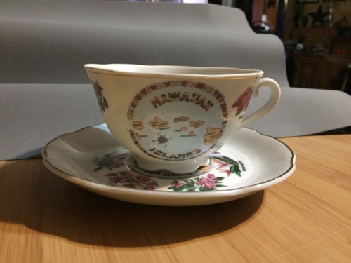 Vintage teacup and saucer set Hawaiian Islands gold trim flower theme souvenir - 第 1/7 張圖片