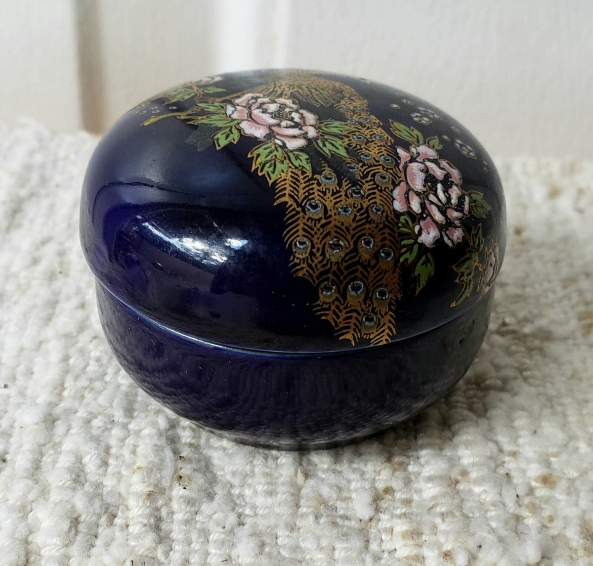 くぅにん コメントBOX Kutani Japan Blue Round Trinket Box Bird Peacock Hand Painted