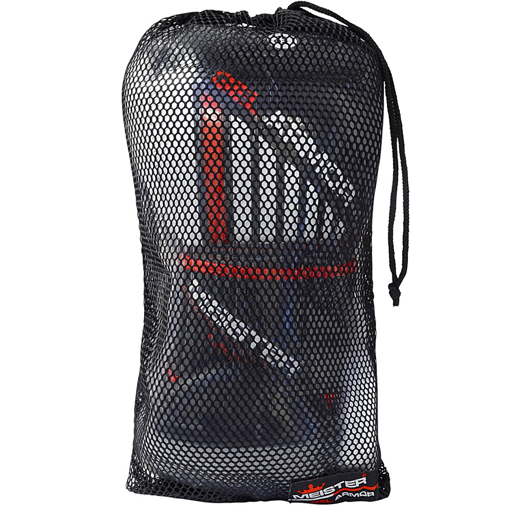 Giovane Donna Con I Guantoni Da Pugile E La Borsa Di Perforazione - Foto 2