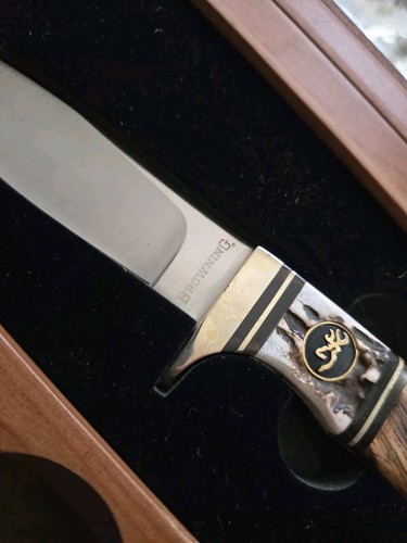 BROWNING MODEL 118 Heritage COLLECTOR'S SERIES STAG KNIFE W/ DISPLAY CASE - Picture 3 of 5