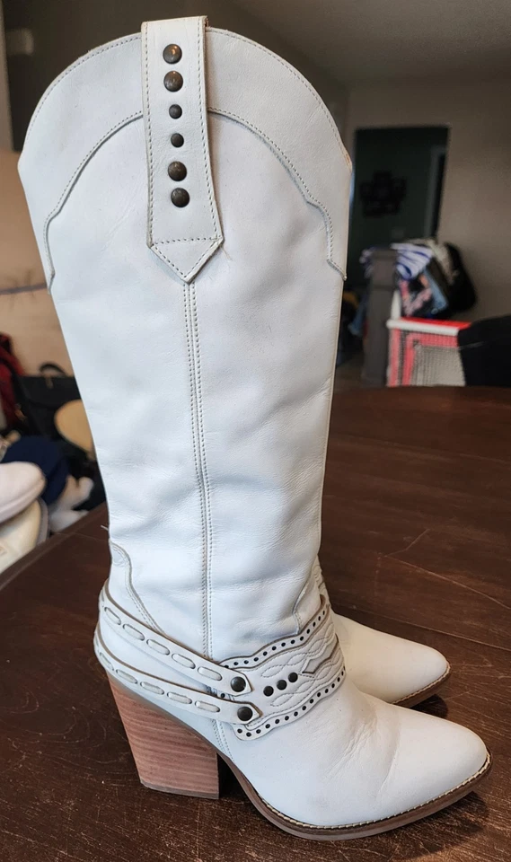 Botas vaqueras para mujer Dingo hasta la rodilla blancas con tachuelas talla 9,5 M Foto 2 de 4