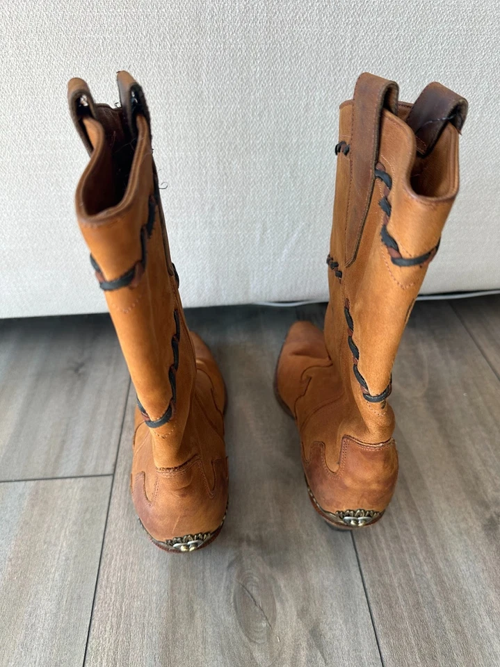 Botas vaqueras occidentales vintage de cuero marrón Zodiac para mujer 7 M detalles metálicos Foto 2 de 2