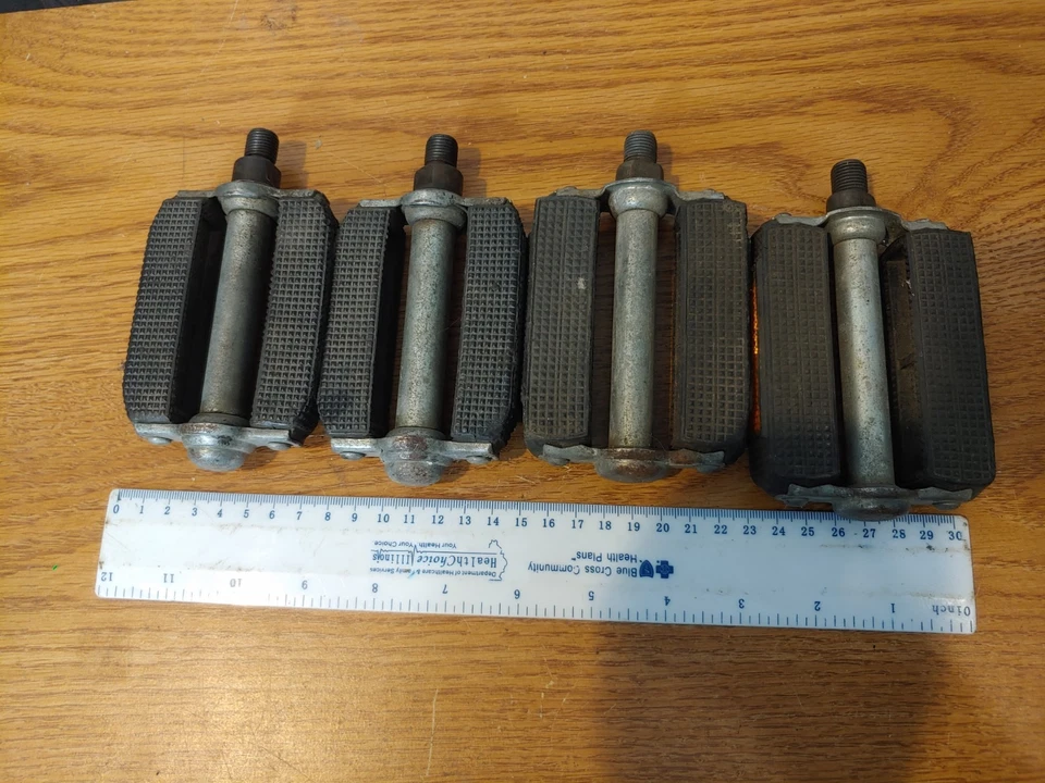 Vintage Cruiser Bike Pedals Lot 2 Sets 2 Sizes 1/2in Union - Image 4 of 4