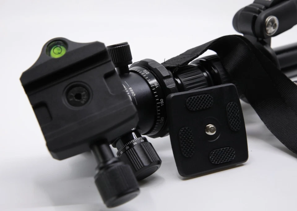 Zomei Q666 Travel Tripod & Monopd With Quick Release Plate For Digital Cameras. - Image 4 of 4