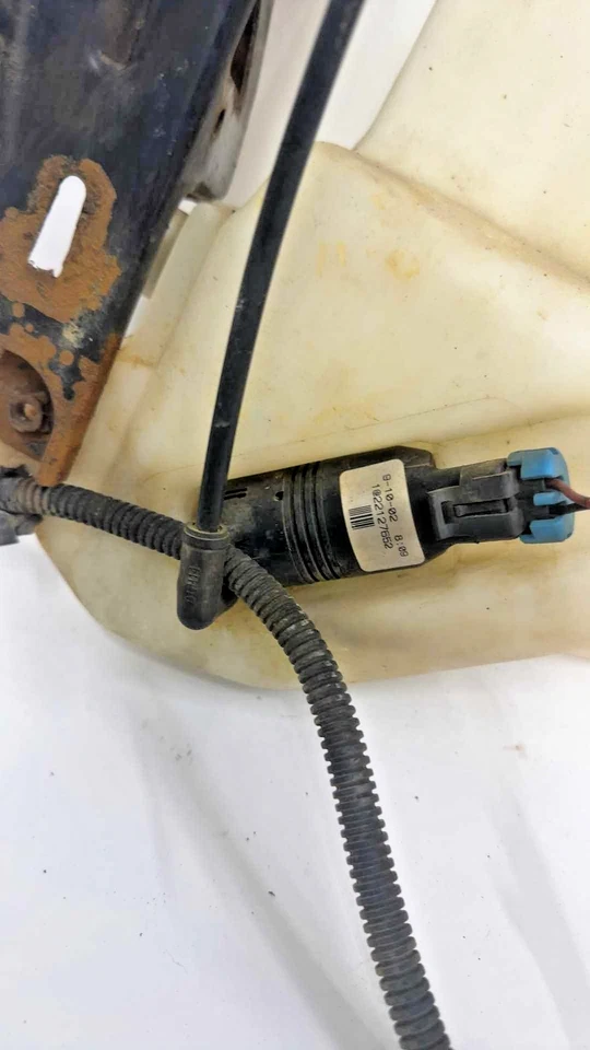 Pontiac Grand AM 1999-2005 botella lavadora Foto 3 de 3