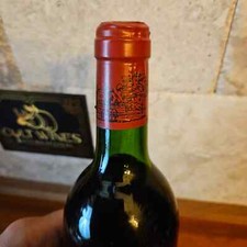 1982 Chateau Lafite Rothschild Bordeaux Wein - close-up view