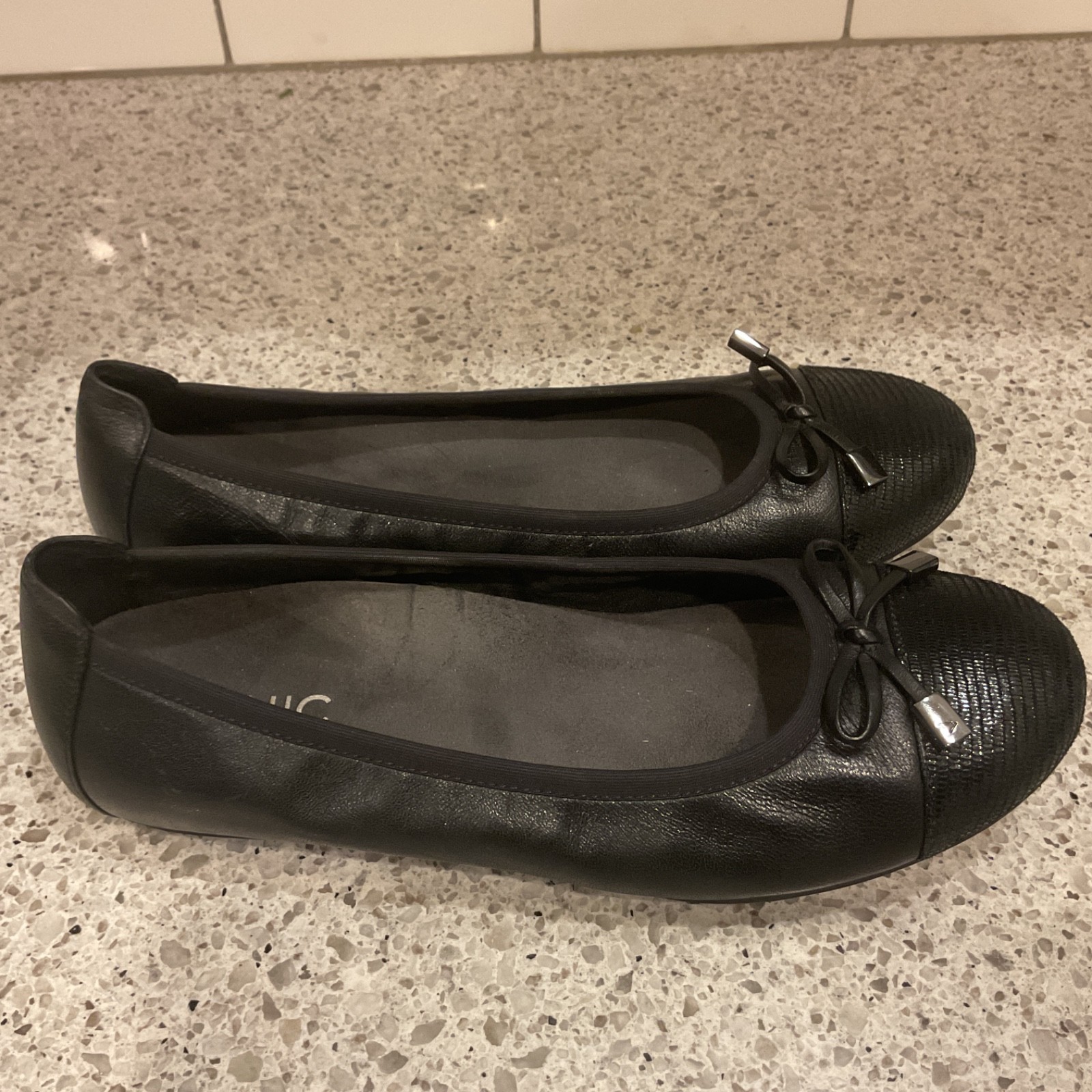 Vionic 359 Minna Ballet Flats Cap Toe Slip On Black Women’s Size 7.5