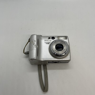 Nikon COOLPIX 5200 5.1MP Digital Camera PARTS ONLY