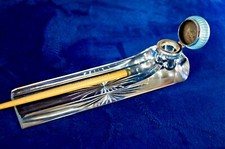Ancien repose stylo encrier en cristal émaillé guilloché argent massif