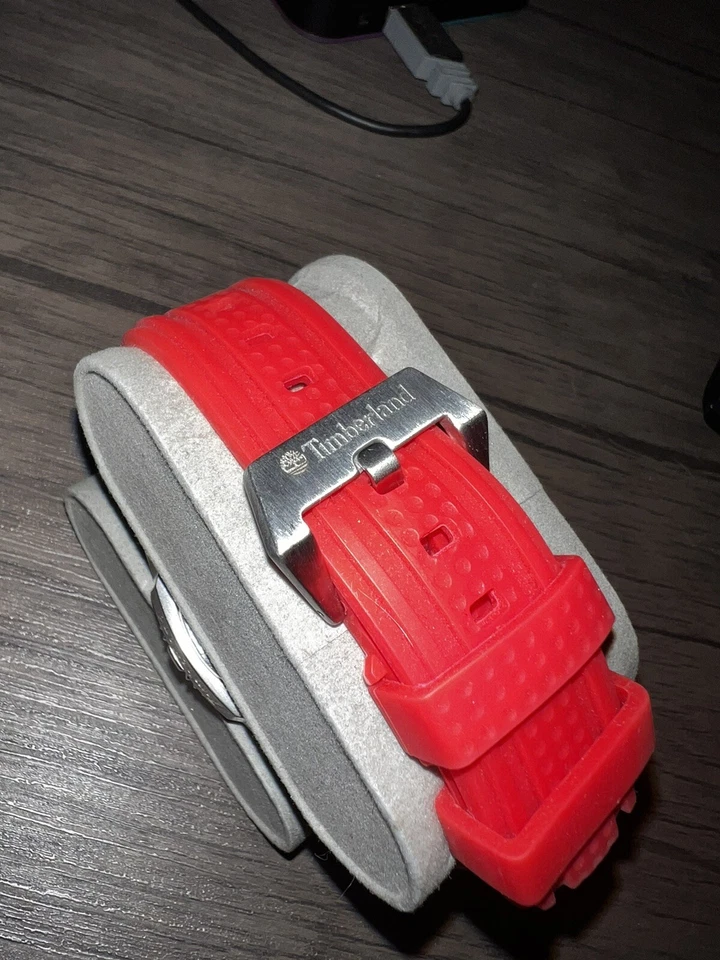 Reloj Timberland 13319J Vintage, Banda Silicona Rojo Negro Cara y Acero Inoxidable Foto 4 de 4