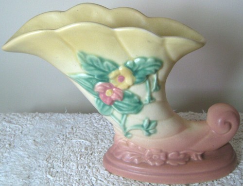 Vintage 1940s HULL ART POTTERY Wildflower Cornucopia Vase Pink & Green 7 1/2" - Picture 11 of 11