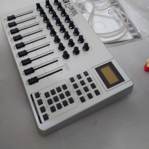 M-AUDIO UC-33e MIDI Controller working 24 knobs 9 faders USB for DAW from Japan - Picture 2 of 7