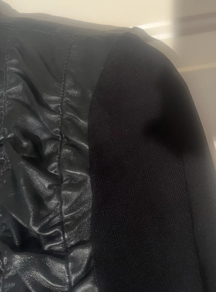 Chaqueta Talla Med Petite Peter Nygard Cuero Tejida Negra Cremallera Completa Tachonada Moto Foto 4 de 4