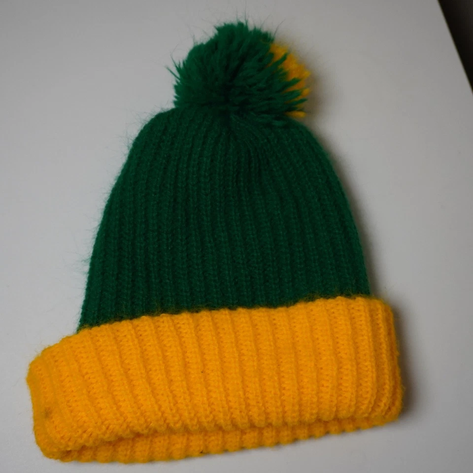 Gorro de invierno Matchbox Kids tejido pompón verde amarillo logotipo de coche Foto 2 de 4