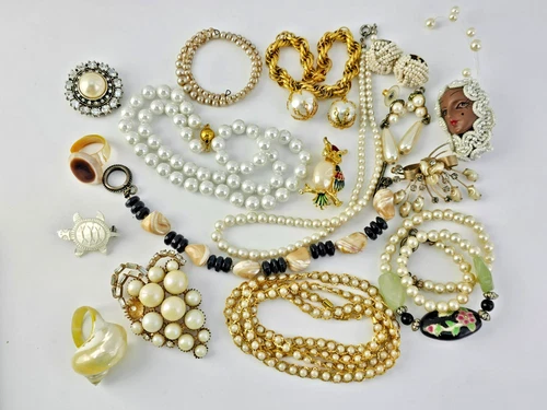 Vintage Faux Pearl Costume Jewelry Lot 17pc Pin Bracelet Necklace Earrings
